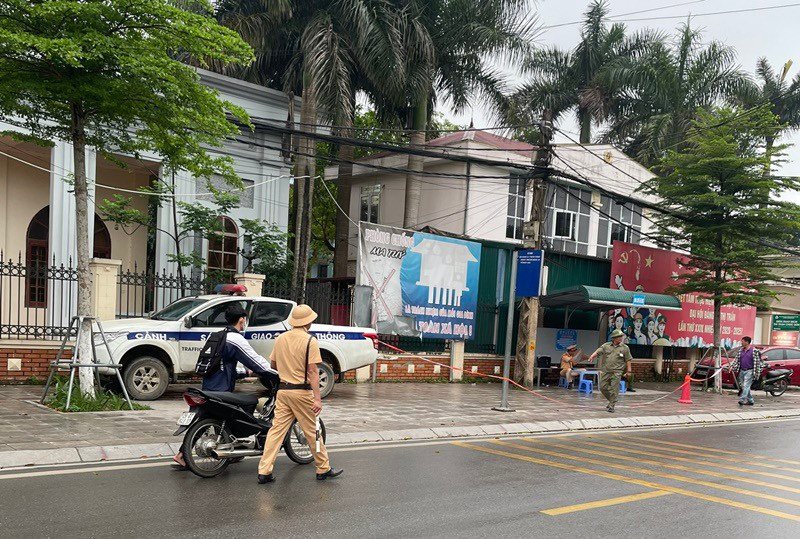 Lực lượng CSGT xử lý tình trạng học sinh điều khiển phương tiện vi phạm Lực lượng CSGT xử lý tình trạng học sinh điều khiển phương tiện vi phạm