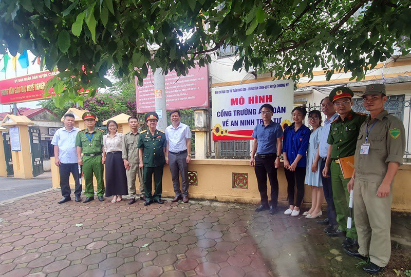 Xây dựng mô hình "Cổng trường an toàn về an ninh trật tự" có sự tham gia của cả hệ thống chính trị Xây dựng mô hình "Cổng trường an toàn về an ninh trật tự" có sự tham gia của cả hệ thống chính trị