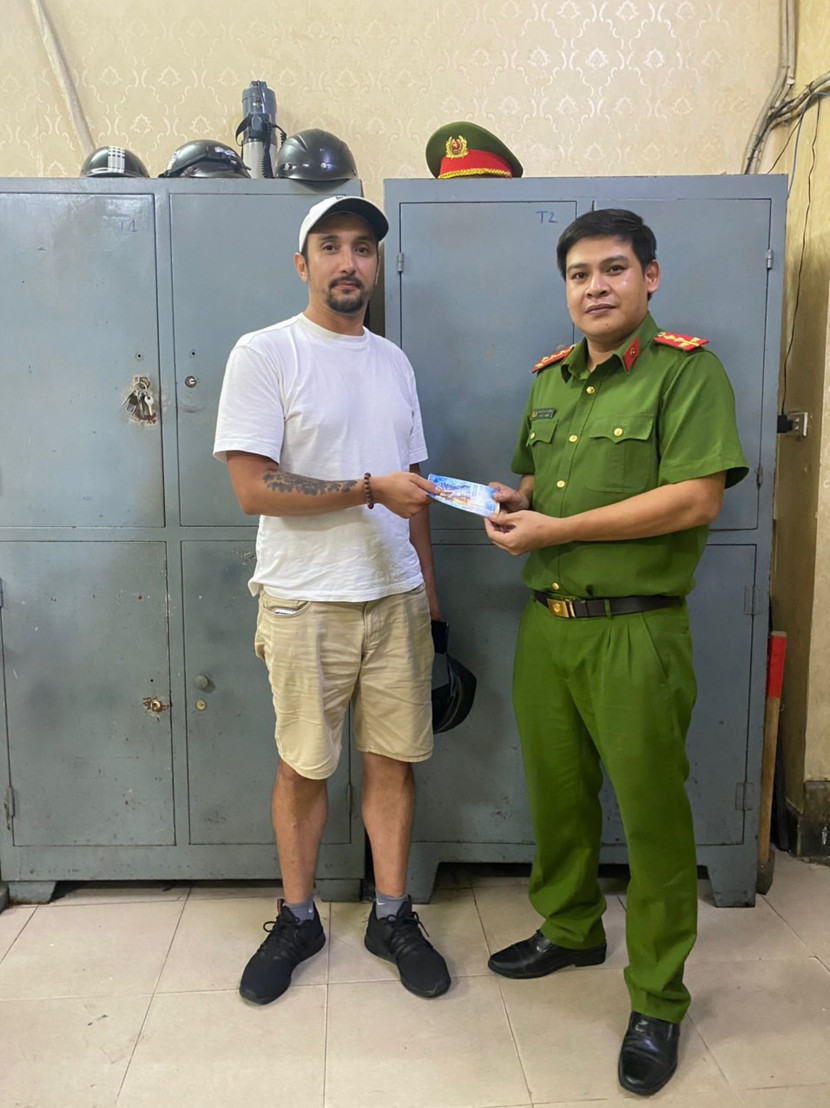 Anh Terry đã nhận lại được số tiền mà nhân viên massage lợi dụng trộm cắp Anh Terry đã nhận lại được số tiền mà nhân viên massage lợi dụng trộm cắp