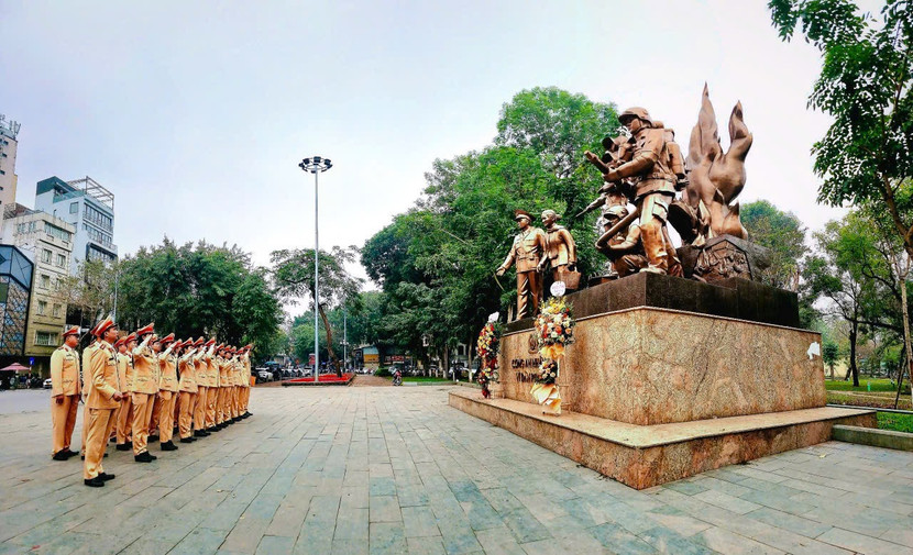 Phòng Cảnh sát giao thông bày tỏ tri ân sự hy sinh của các thế hệ đi trước, là tấm gương cho lớp lớp cán bộ chiến sĩ sau này noi theo