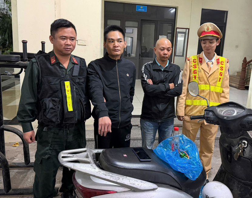 Tổ công tác phát hiện các đối tượng mang theo ma túy và công cụ sử dụng ma túy