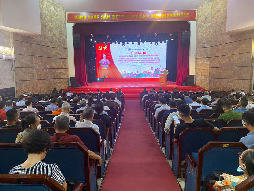 Hội nghị có sự tham gia của đông đảo các tầng lớp nhân dân, hệ thống chính trị và các đối tượng trong diện quản lý Hội nghị có sự tham gia của đông đảo các tầng lớp nhân dân, hệ thống chính trị và các đối tượng trong diện quản lý