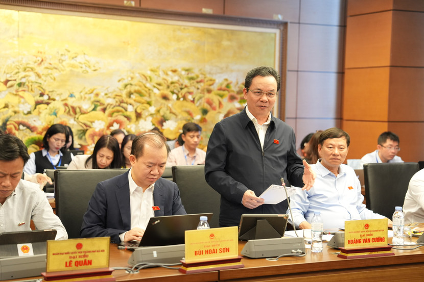ĐBQH Hoàng Văn Cường phát biểu thảo luận tổ