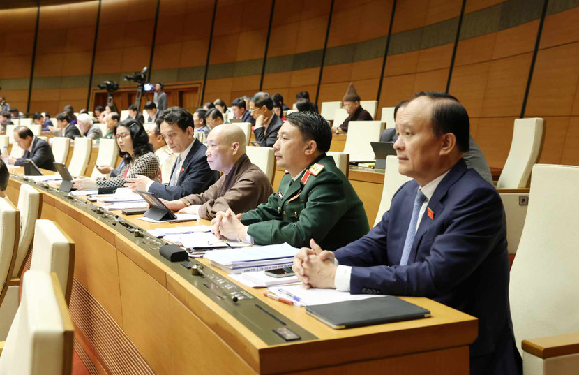 Các ĐBQH đoàn Hà Nội tại phiên thảo luận ở hội trường