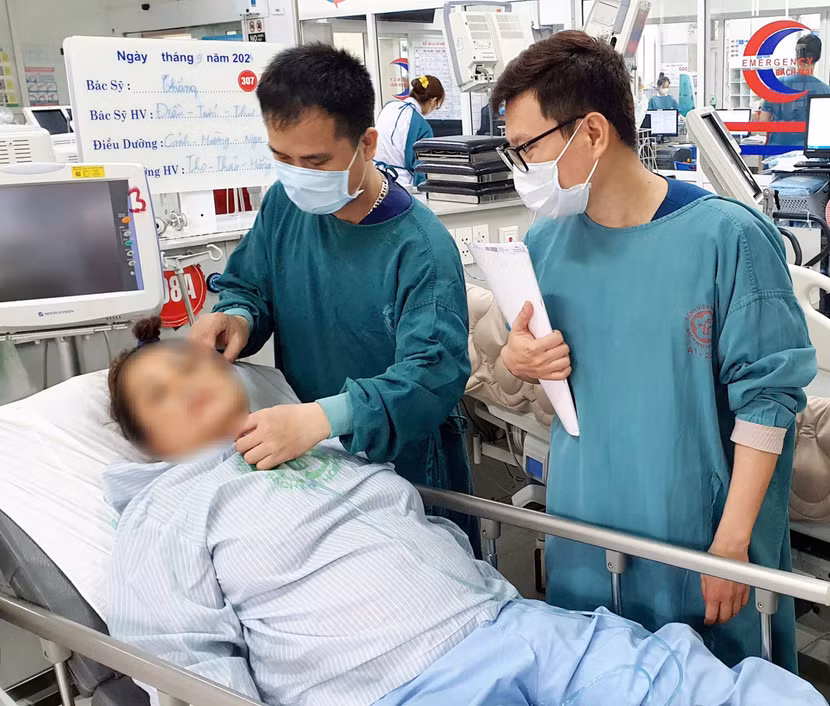 Bệnh nhân uống “nước” chữa bệnh đã qua cơn nguy kịch, được rút ống thở