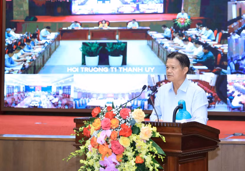 Trưởng ban Tổ chức Thành ủy Hà Nội Vũ Đức Bảo báo cáo