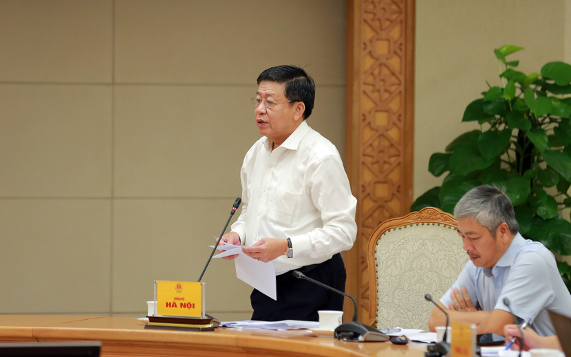 Phó Chủ tịch UBND TP Hà Nội Dương Đức Tuấn báo cáo tại buổi làm việc (Ảnh: VGP)