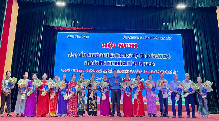 Người cao tuổi được biểu dương tại hội nghị