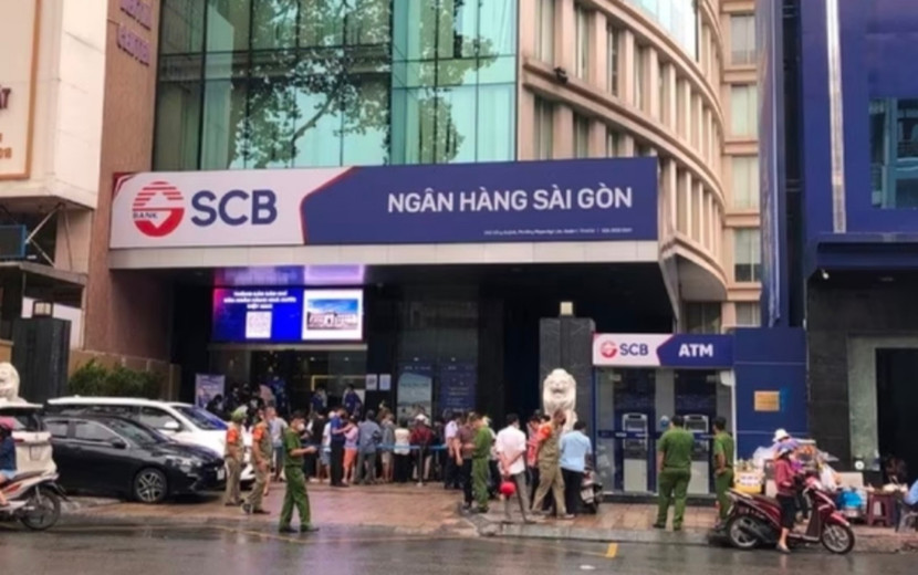 Ngân hàng SCB là địa chỉ quen thuộc mà lái xe riêng của Trương Mỹ Lan thường xuyên đến nhận tiền rồi chở đi... Ngân hàng SCB là địa chỉ quen thuộc mà lái xe riêng của Trương Mỹ Lan thường xuyên đến nhận tiền rồi chở đi...