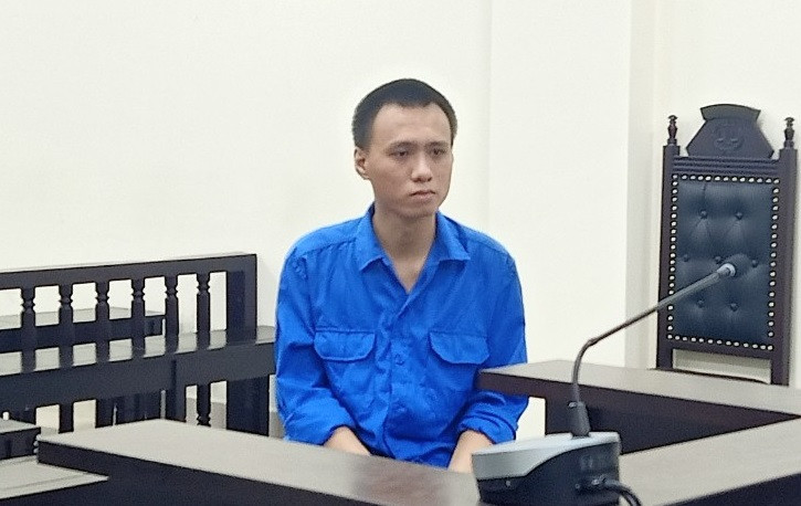 Võ Tuấn Linh bị đưa ra xét xử tại phiên tòa. Võ Tuấn Linh bị đưa ra xét xử tại phiên tòa.