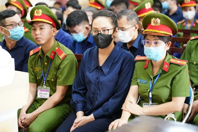 Bị can Trương Huệ Vân bị xác định giúp sức cho bà chủ Vạn Thịnh Phát lừa đảo chiếm đoạt số tiền đặc biệt lớn của người mua trái phiếu. Bị can Trương Huệ Vân bị xác định giúp sức cho bà chủ Vạn Thịnh Phát lừa đảo chiếm đoạt số tiền đặc biệt lớn của người mua trái phiếu.