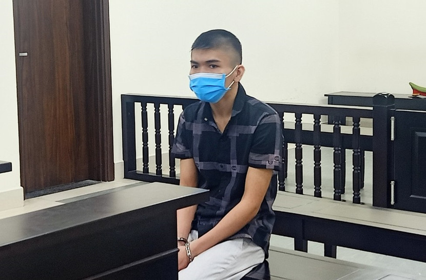 Lê Quý Cường bị đưa ra xét xử tại phiên tòa. Lê Quý Cường bị đưa ra xét xử tại phiên tòa.