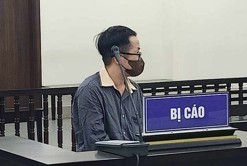 Duy Đức Tuấn tại phiên tòa bị trì hoãn. Duy Đức Tuấn tại phiên tòa bị trì hoãn.