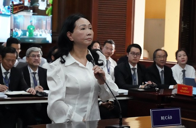 Bị can Trương Mỹ Lan tại phiên tòa sơ thẩm ở giai đoạn 1 của vụ án