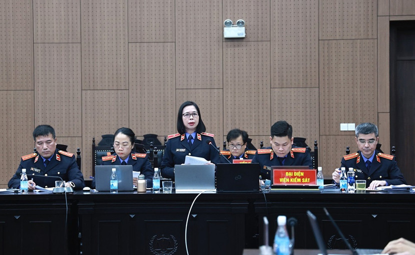 Đại diện Viện kiểm sát thực hiện quyền công tố tại phiên xử.