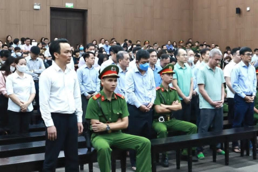 Cựu Chủ tịch FLC Trịnh Văn Quyết và 49 bị cáo liên quan khi tuyên án. Cựu Chủ tịch FLC Trịnh Văn Quyết và 49 bị cáo liên quan khi tuyên án.