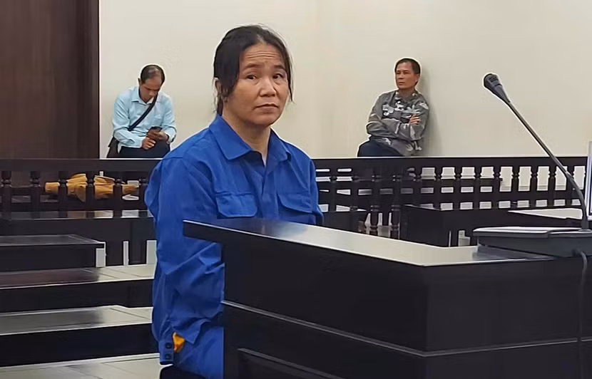 Phùng Thị Tâm (tức "cô đồng" Tâm) bị đưa ra xét xử tại phiên tòa.