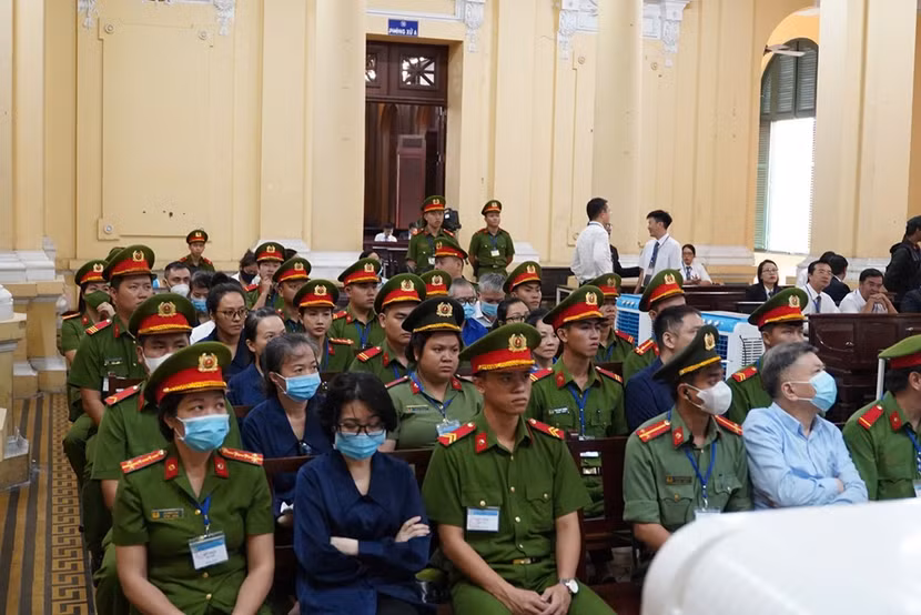 Và những bị cáo liên quan đến vụ án.