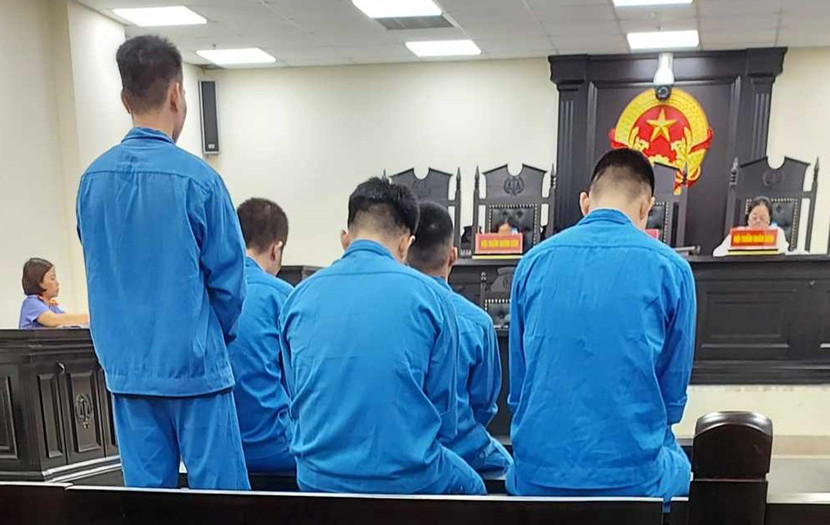 Nhóm "đạo chích" chuyên đột nhập siêu thị bị đưa ra xét xử tại tòa. Nhóm "đạo chích" chuyên đột nhập siêu thị bị đưa ra xét xử tại tòa.