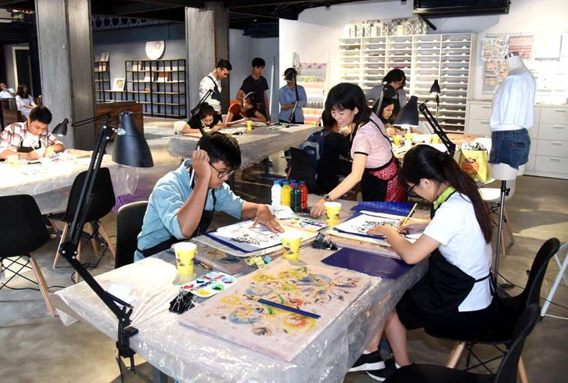 Không gian làm việc chung tại không gian sáng tạo Creative lab by up (Lương Yên, Hai Bà Trưng) Không gian làm việc chung tại không gian sáng tạo Creative lab by up (Lương Yên, Hai Bà Trưng)