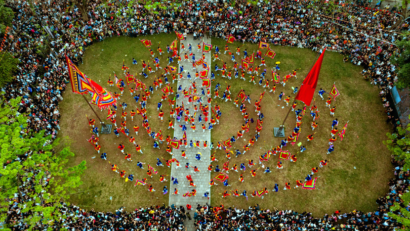 Giải Ba - tác giả Dương Thị Ngọc Chiến với tác phẩm "Nghi lễ nghiêm quân tái hiện trận đánh của tướng quân Lý Phục Man"