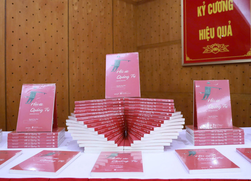 Cuốn sách "Hồi ức Quảng Trị" Cuốn sách "Hồi ức Quảng Trị"