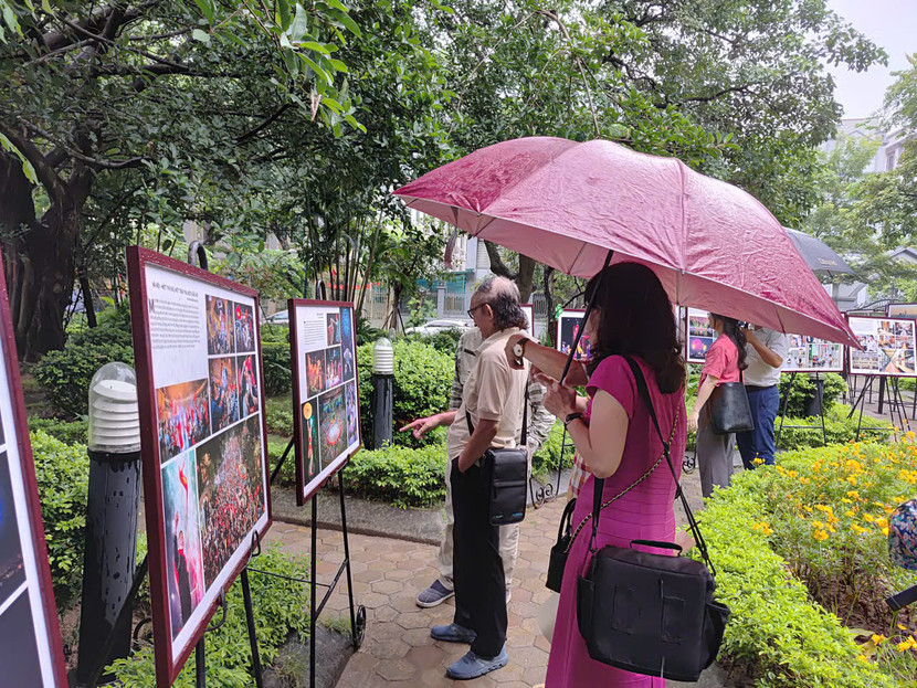 Các tác phẩm được bày tại không gian ngoài trời của Trung tâm Văn hóa, Thông tin và Thể thao phường Hoàn Kiếm.