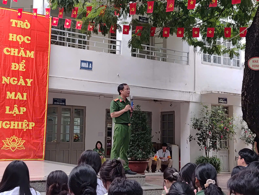 Báo cáo viên - Trung tá Phạm Cánh Quân, Phó Đội trưởng Phòng Cảnh sát điều tra tội phạm về ma túy, Công an thành phố Hà Nội