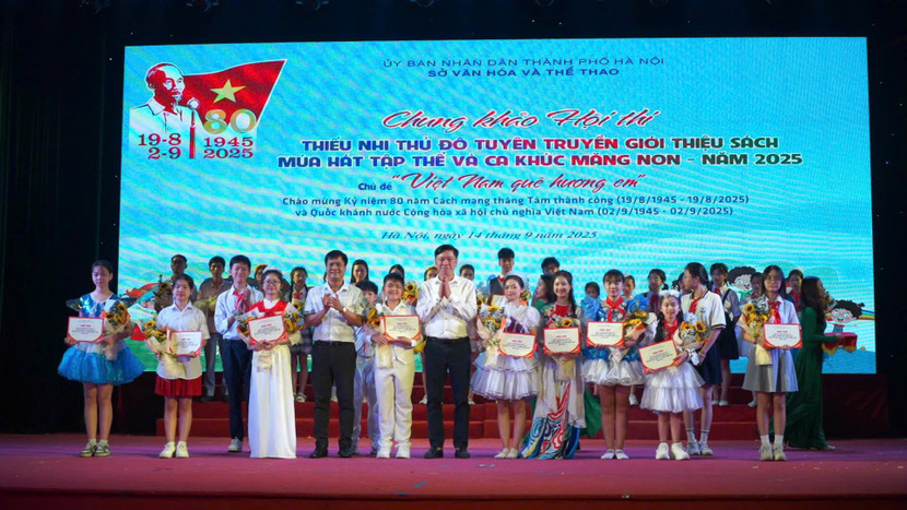 Trao 10 giải Nhì.