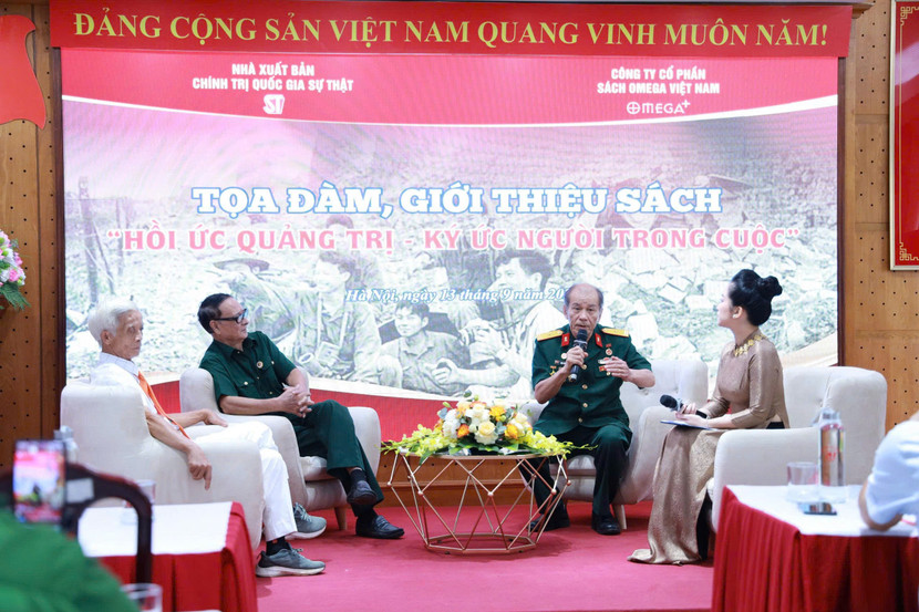 Cựu chiến binh Đào Chí Thành - nhân vật chính trong cuốn sách chia sẻ tại tọa đàm. Cựu chiến binh Đào Chí Thành - nhân vật chính trong cuốn sách chia sẻ tại tọa đàm.