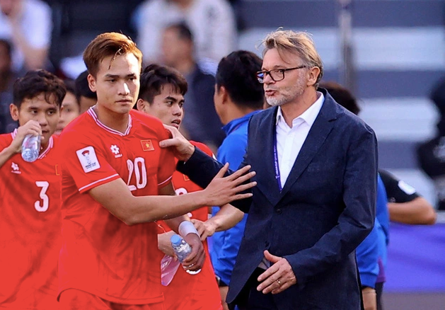 HLV Troussier tìm chiến thắng Indonesia lần đầu tiên trong sự nghiệp HLV Troussier tìm chiến thắng Indonesia lần đầu tiên trong sự nghiệp