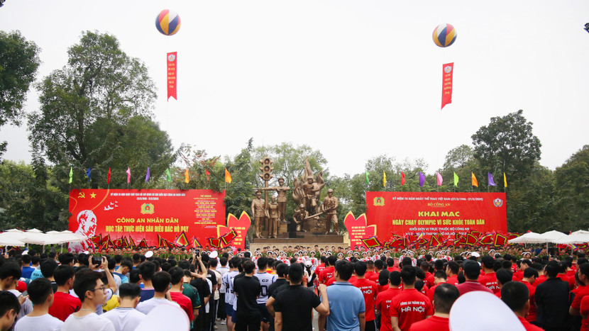 2.500 cán bộ, chiến sỹ trong lực lượng Công an nhân dân tham gia hưởng ứng Ngày chạy Olympic vì sức khoẻ toàn dân khối đơn vị trực thuộc Bộ Công an và CATP Hà Nội năm 2024