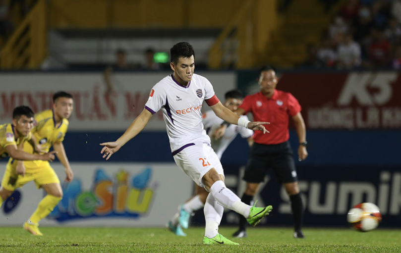 Tiến Linh ghi 3 bàn liên tiếp tại giải quốc nội trước khi lên tập trung đội tuyển