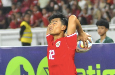 Pratama Arhan lợi hại với những cú ném biên xộc thẳng vào vòng cấm địa đối phương