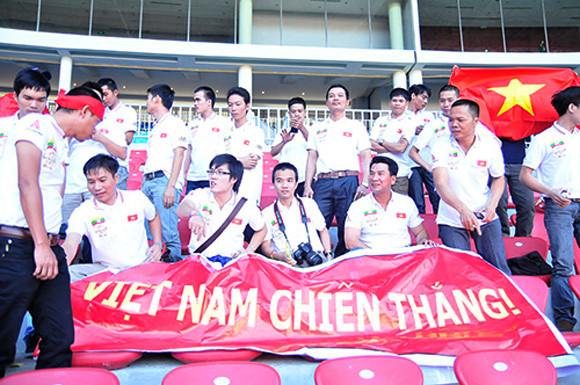 U23 phụ công gần 100 CĐV Việt Nam lặn lội sang Myanmar cổ vũ ảnh 4