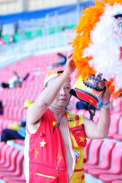 U23 phụ công gần 100 CĐV Việt Nam lặn lội sang Myanmar cổ vũ ảnh 1