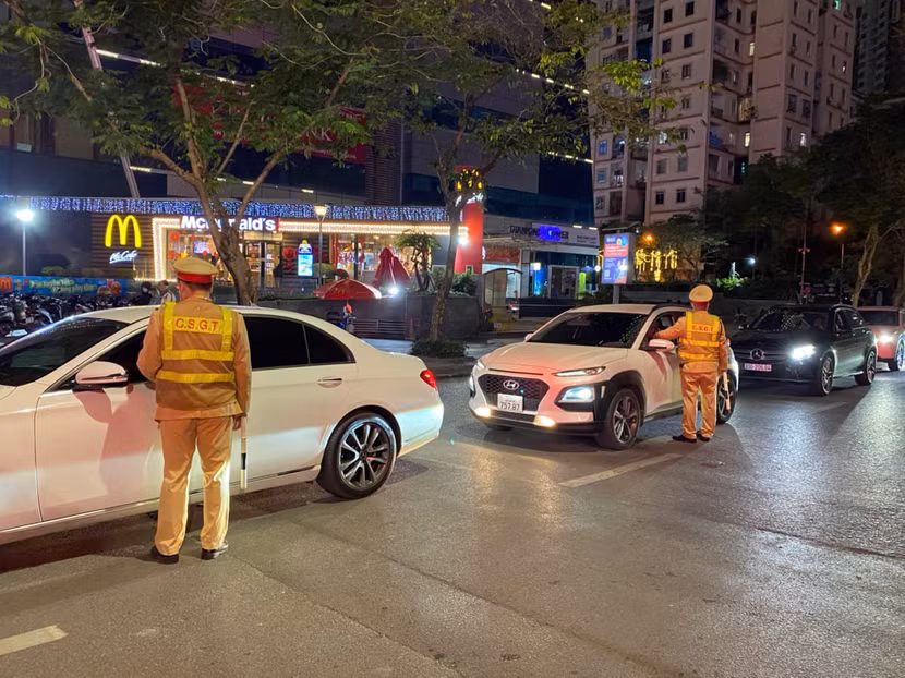 Các phương tiện được dừng "test" nhanh bằng phương pháp định tính