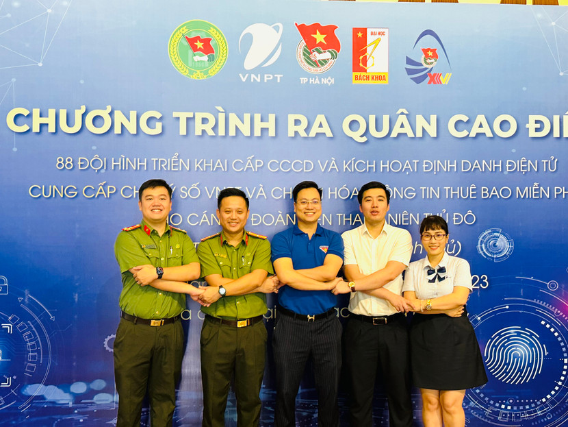Đoàn Thanh niên Công an thành phố, VNPT Hà Nội và các đơn vị đồng hành phối hợp chặt chẽ trong ra quân cao điểm triển khai cấp CCCD và kích hoạt định danh điện tử Đoàn Thanh niên Công an thành phố, VNPT Hà Nội và các đơn vị đồng hành phối hợp chặt chẽ trong ra quân cao điểm triển khai cấp CCCD và kích hoạt định danh điện tử