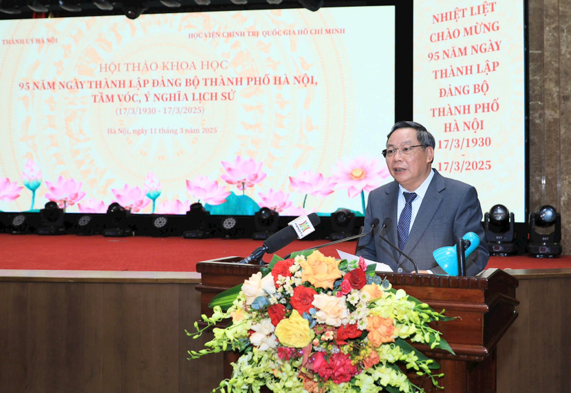 Phó Bí thư Thường trực Thành ủy Hà Nội Nguyễn Văn Phong phát biểu tại hội thảo