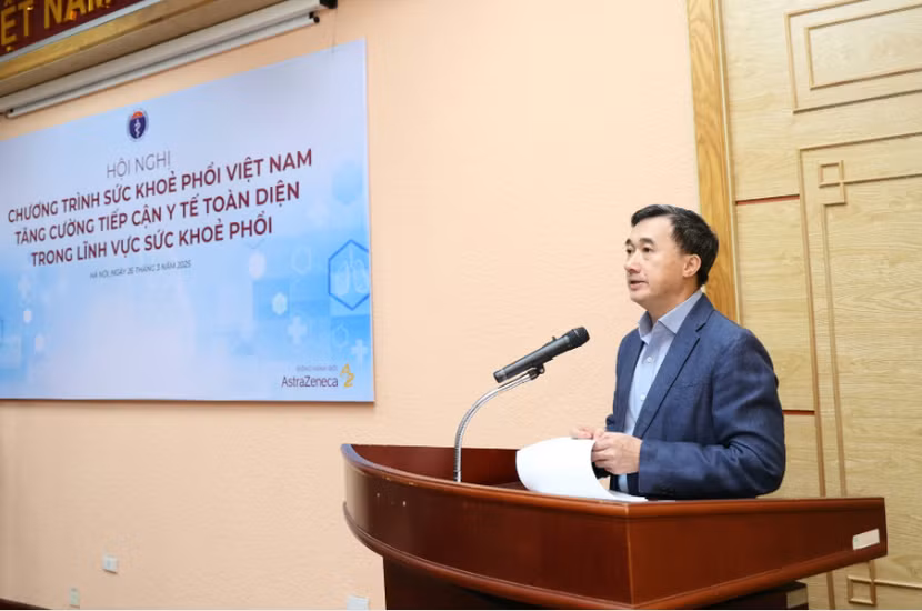 Thứ trưởng Bộ Y tế Trần Văn Thuấn phát biểu tại hội nghị