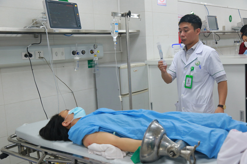 Người bệnh được đưa đến viện với tình trạng bàn tay vẫn kẹt trong máy xay thịt