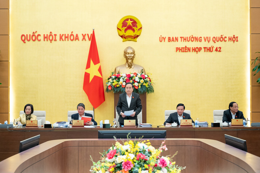 Quang cảnh phiên họp thứ 42 của UBTVQH vào tháng 2 vừa qua