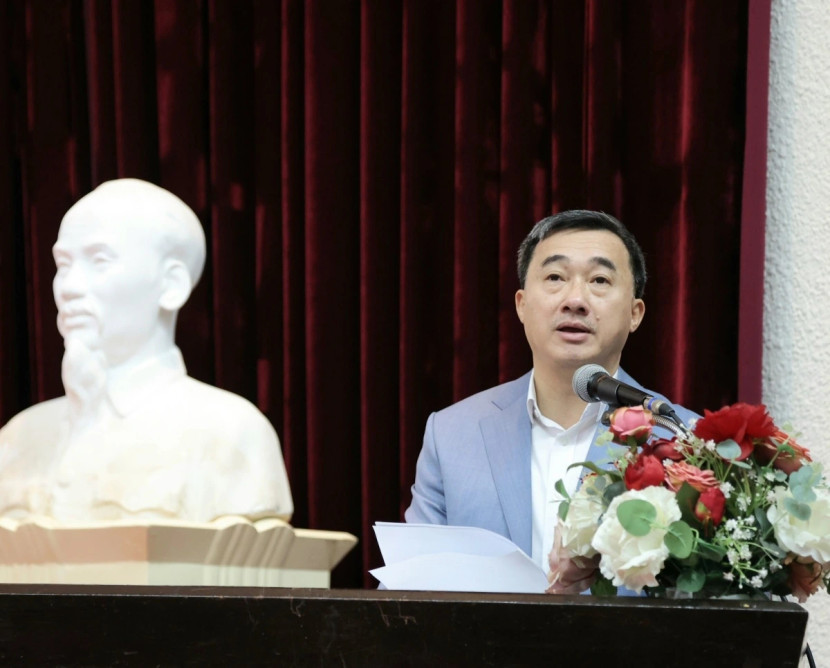 Thứ trưởng Bộ Y tế Trần Văn Thuấn phát biểu tại hội thảo Thứ trưởng Bộ Y tế Trần Văn Thuấn phát biểu tại hội thảo