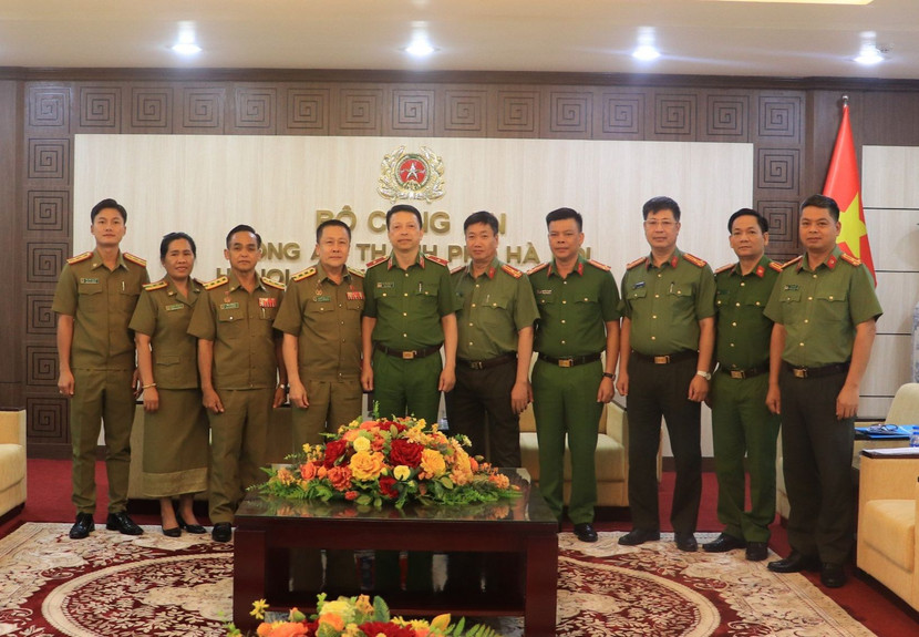 Thiếu tướng Nguyễn Hồng Ky, Phó Giám đốc CATP Hà Nội tiếp Đại tá Khon-sỉ Nao-vạ-lạt, Trưởng Cơ quan đại diện Bộ Công an Lào tại Việt Nam đến thăm và trao đổi công tác, ngày 4-7-2024