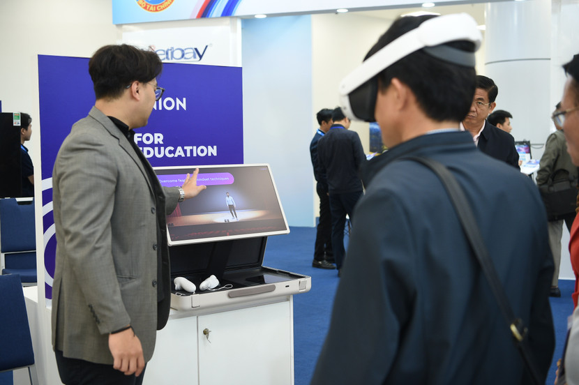 Các đại biểu trải nghiệm tại sự kiện