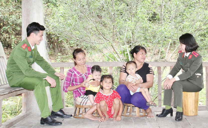 Lực lượng công an tuyên truyền về tội phạm mua bán người cho nhân dân nắm được và phòng ngừa