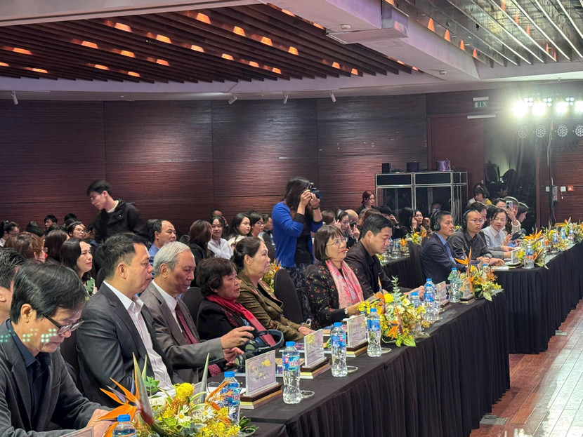 Các đại biểu tham gia tọa đàm.