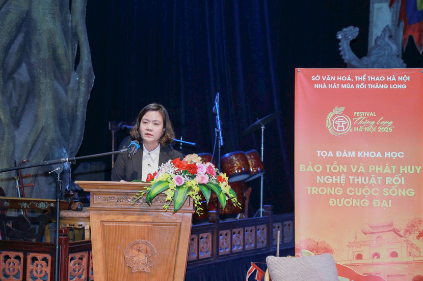 Bà Lê Thị Ánh Mai, Phó Giám đốc Sở Văn hóa và Thể thao Hà Nội phát biểu tại tọa đàm.