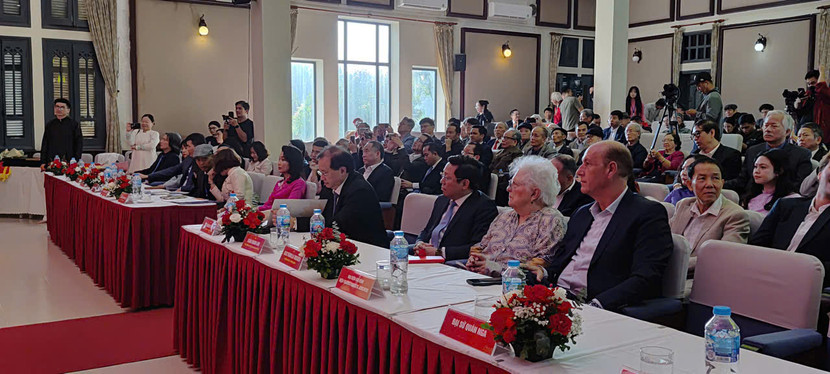 Buổi lễ kỷ niệm có sự tham dự của các đại biểu, các thế hệ giảng viên và sinh viên nhà trường