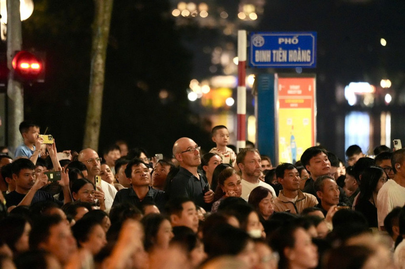 Chương trình nghệ thuật tại lễ bế mạc thu hút đông đảo du khách trong và ngoài nước. Chương trình nghệ thuật tại lễ bế mạc thu hút đông đảo du khách trong và ngoài nước.